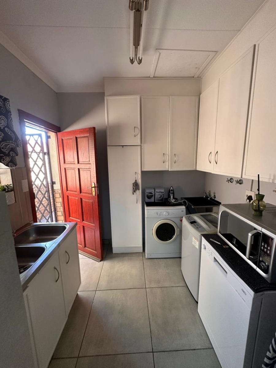 To Let 3 Bedroom Property for Rent in Flamwood North West